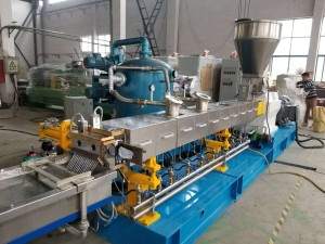 Heavy Duty Master Batch Manufacturing Machine W6Mo5Cr4V2 Screw & Barrel Material