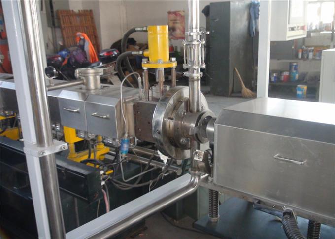 30–50 kg/h PP + TIO2 Doppelschnecken-Extrusionsmaschine im Wasserschneidetyp
