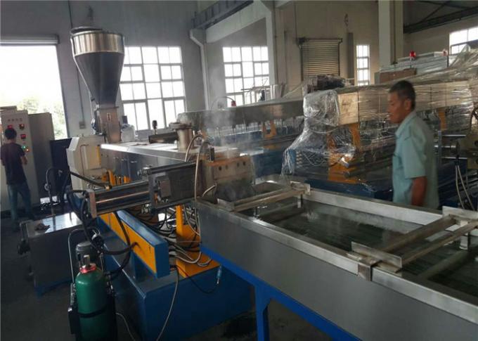 Mesin Extruder Sekrup Kembar Pelet Serpihan Hewan Peliharaan 1000-1500kg/Jam 9 Zona Pemanasan