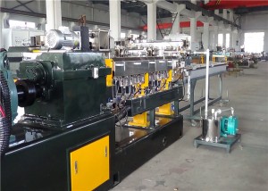 1000-2000 kg za hodinu hlavný dávkový výrobný stroj, plastový extrudér na pelety