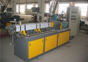 វីសពីរជាន់ Extruder PET Pelletizing Machine 10-20kg/H សមត្ថភាពសន្សំសំចៃថាមពល