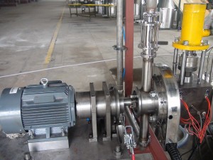 In der Wasser-Doppelschnecken-Polyethylen-Extrudermaschine mit 0–600 U/min Umdrehungen