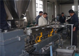 Riciclaggio della macchina per estrusione di film plastico, macchina per estrusore a vite singola in PE PP