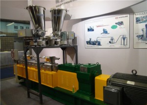 Лабораториска машина за екструдер со двојни завртки 2-15 кг за тестирање на формула SJSL20