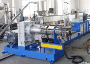 ឧបករណ៍ផលិតគ្រាប់ PVC ដំណើរការខ្ពស់ ម៉ាស៊ីន Co Extrusion 75/45kw