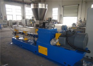 W6Mo5Cr4V2 Materiala Ĝemelŝraŭba Extruder Maŝino Horizontala 300kg/H Kapacito