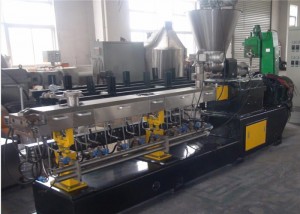 Stroj za iztiskanje plastike z visoko zmogljivostjo 2000 kg/h / oprema z mešalnikom visoke hitrosti