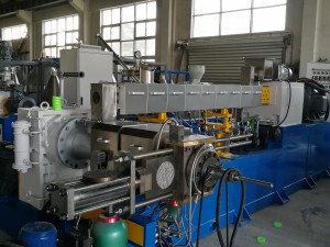 Բարձր արդյունավետությամբ PVC կարկուտ պատրաստելու սարքավորում, Co Extrusion Machine 75/45kw