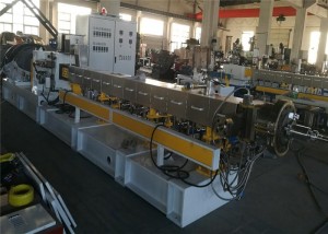 Granulovací stroj na granulování PVC s průměrem šroubu 71 mm, 9 topných zón