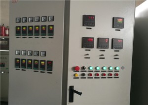 Interŝlosita Kontrolo PET Pelletizing Maŝino 300/600 Rpm Energia Efikeco