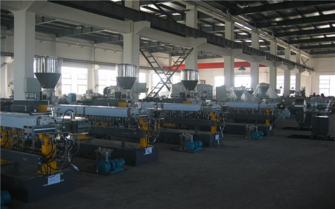 Plastic extruder assembly department2