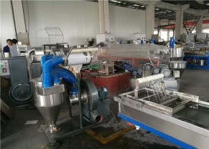 Interŝlosita Kontrolo PET Pelletizing Maŝino 300/600 Rpm Energia Efikeco