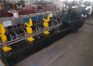 Horizontālā plastmasas granulēšanas mašīna, bioloģiski noārdāmās galvenās maisījumu ražošanas līnija