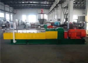 Hot Cutting Double Screw WPC Extruder Machine 400-500kg/H Capacity Long Span Life