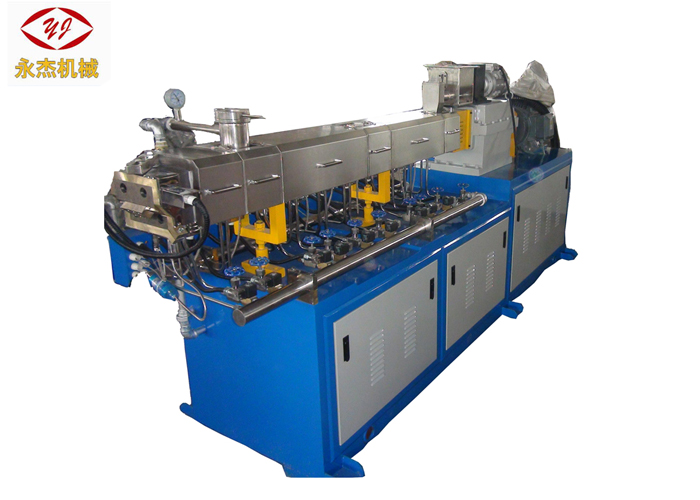 30-50 kg/H PP + TIO2 dvoušnekový vytlačovací stroj v typu řezání vodou