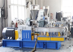 Stroj na výrobu barevných předsměsí na pelety s dvoušnekovým extrudérem Řezání pramenů vodou