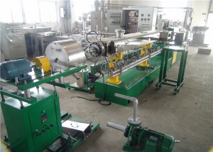 2.2kw Dehydrator Akvo Ringo Pelletizer LLDPE Extruder Maŝino 30-100kg/H Kapacito