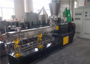 Hot Cutting Double Screw WPC Extruder Machine 400-500kg/H Capacity Long Span Life