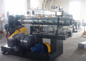 93mm / 200mm Twin Screw Extruder Machine Air Cooling Die Face Yankan Way