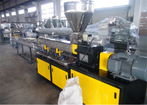 Auto PVC Granulator Plastic Granules ផលិតម៉ាស៊ីន ធានាមួយឆ្នាំ